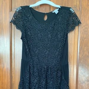 H&M medium lace peplum style top